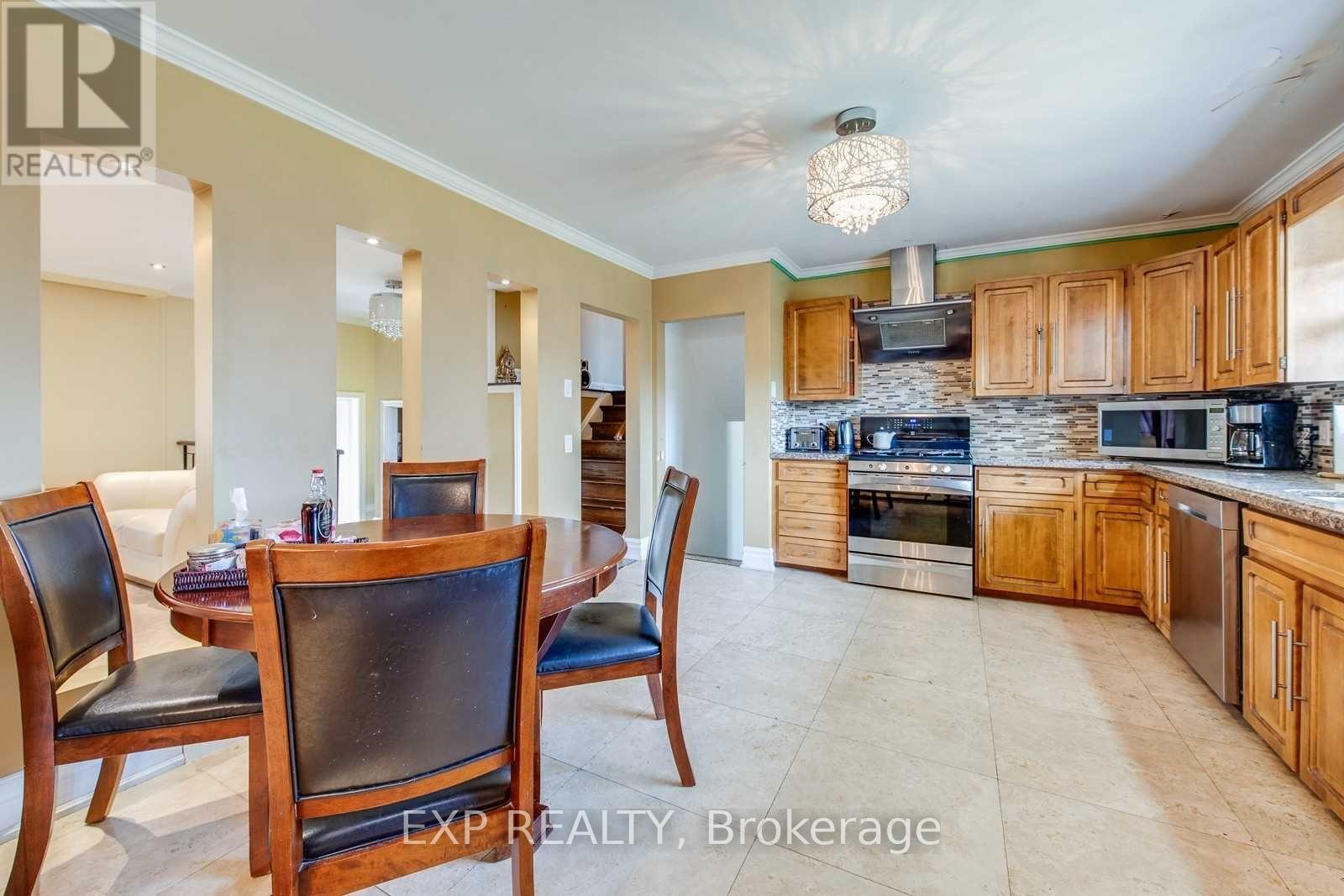 23 Birchwood Avenue, Toronto, Ontario  M2L 1M4 - Photo 5 - C12448586