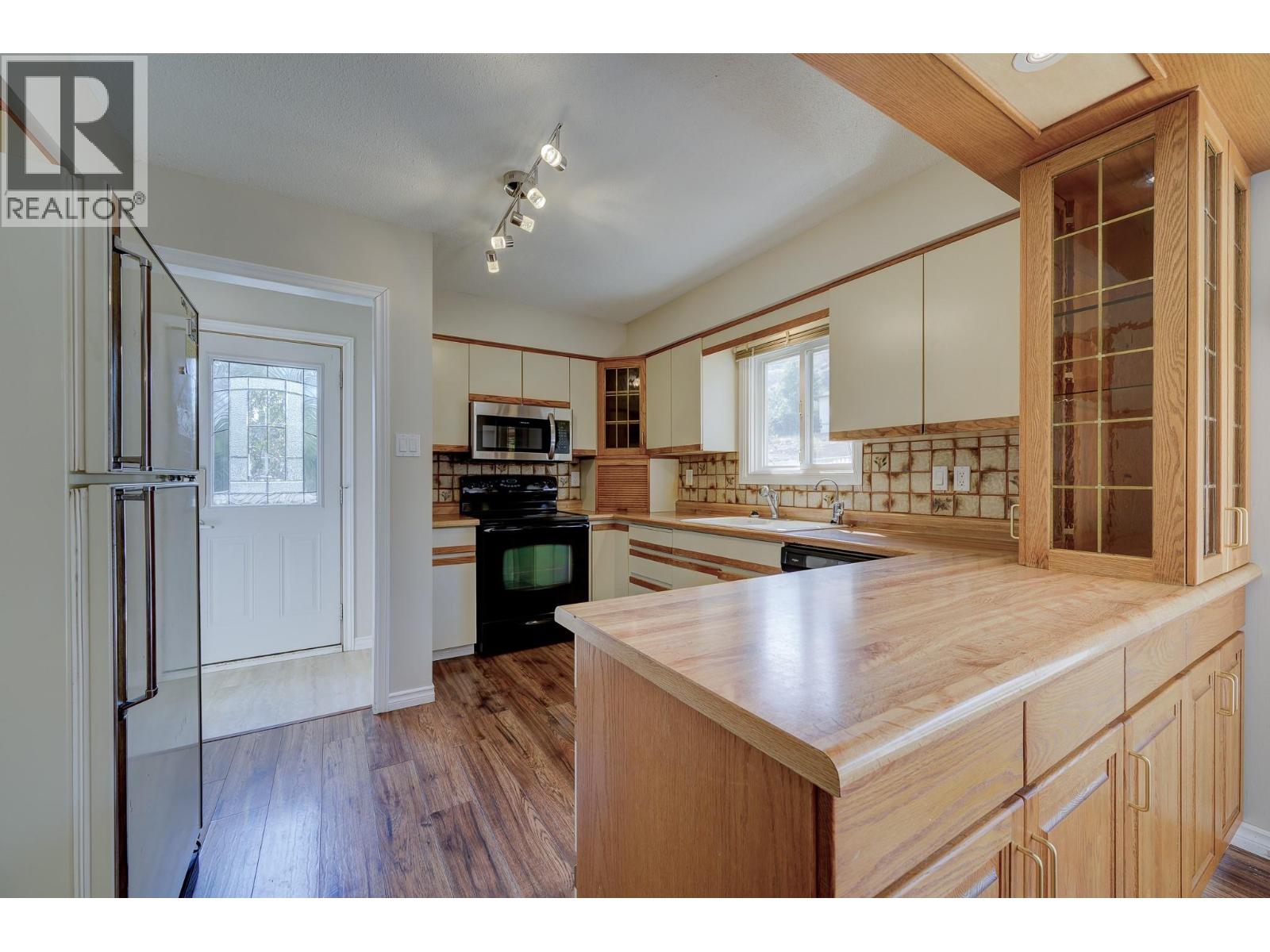 880 Woodhaven Drive, Kamloops, British Columbia  V2B 6E5 - Photo 10 - 10365283