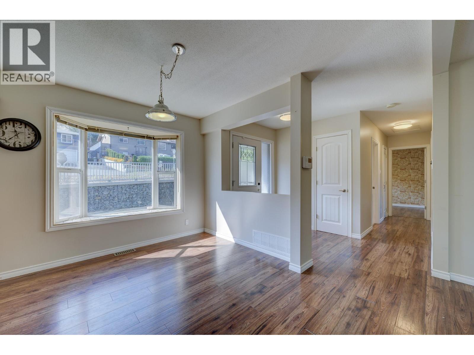 880 Woodhaven Drive, Kamloops, British Columbia  V2B 6E5 - Photo 3 - 10365283