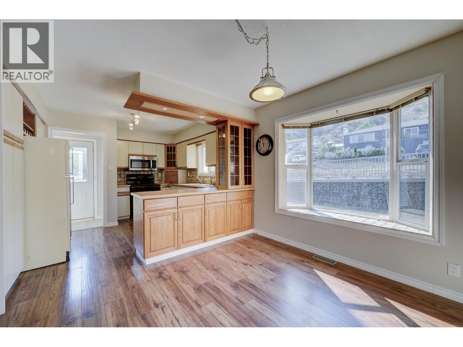 880 Woodhaven Drive, Kamloops, British Columbia  V2B 6E5 - Photo 4 - 10365283