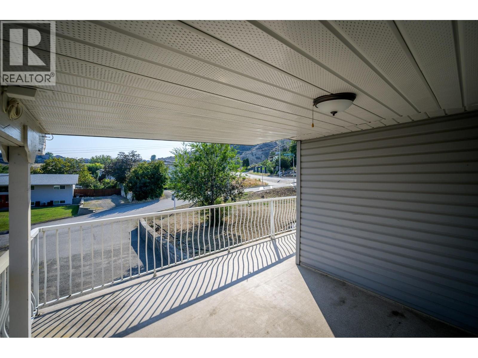 880 Woodhaven Drive, Kamloops, British Columbia  V2B 6E5 - Photo 7 - 10365283
