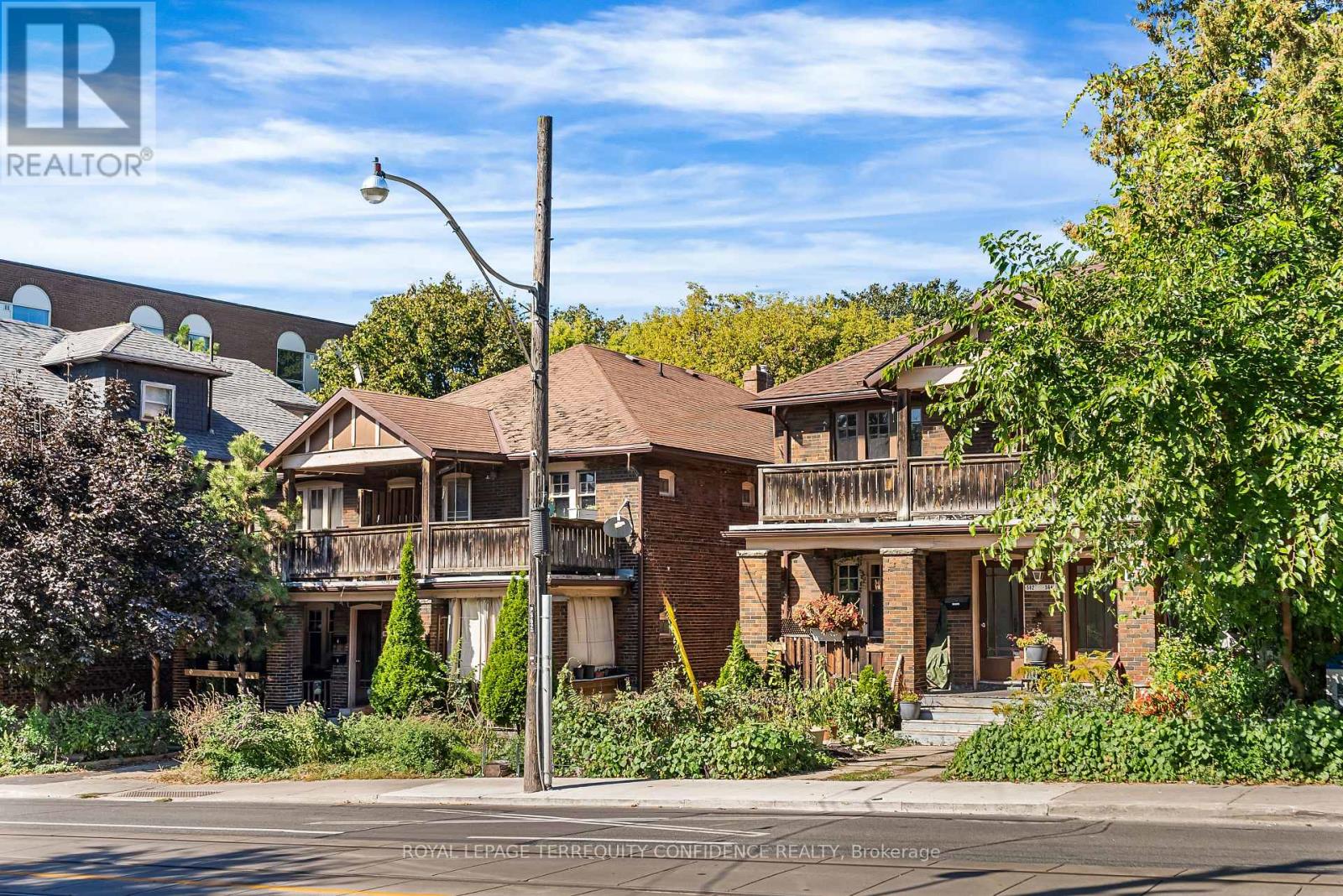 558-562 KINGSTON ROAD, Toronto, Ontario