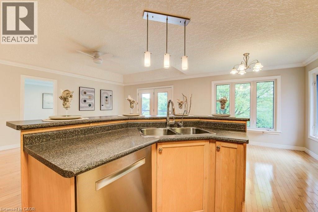 670 Salzburg Drive, Waterloo, Ontario  N2V 2N8 - Photo 16 - 40773408