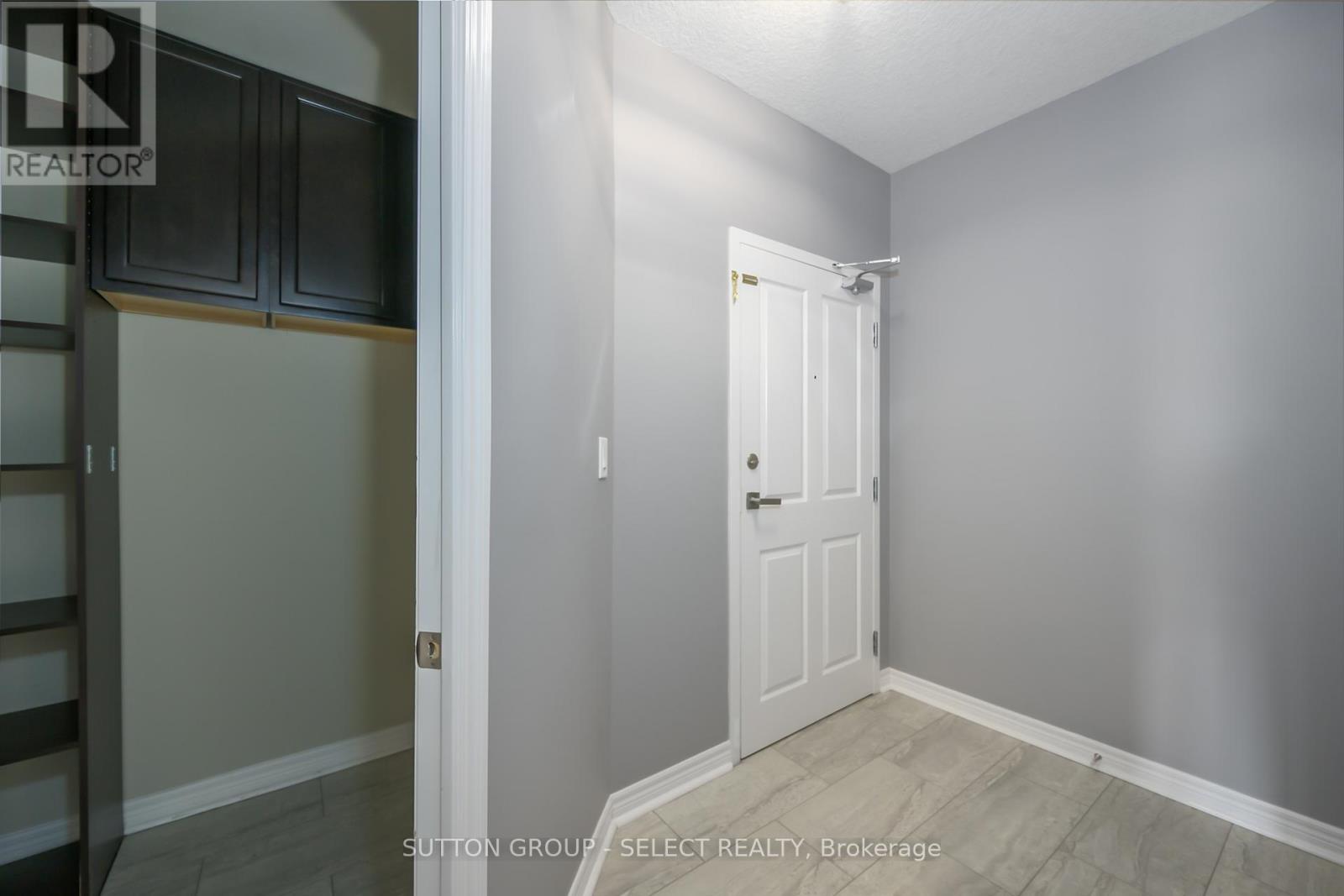 303 - 1030 Coronation Drive, London North (North I), Ontario  N6G 0G5 - Photo 3 - X12450141
