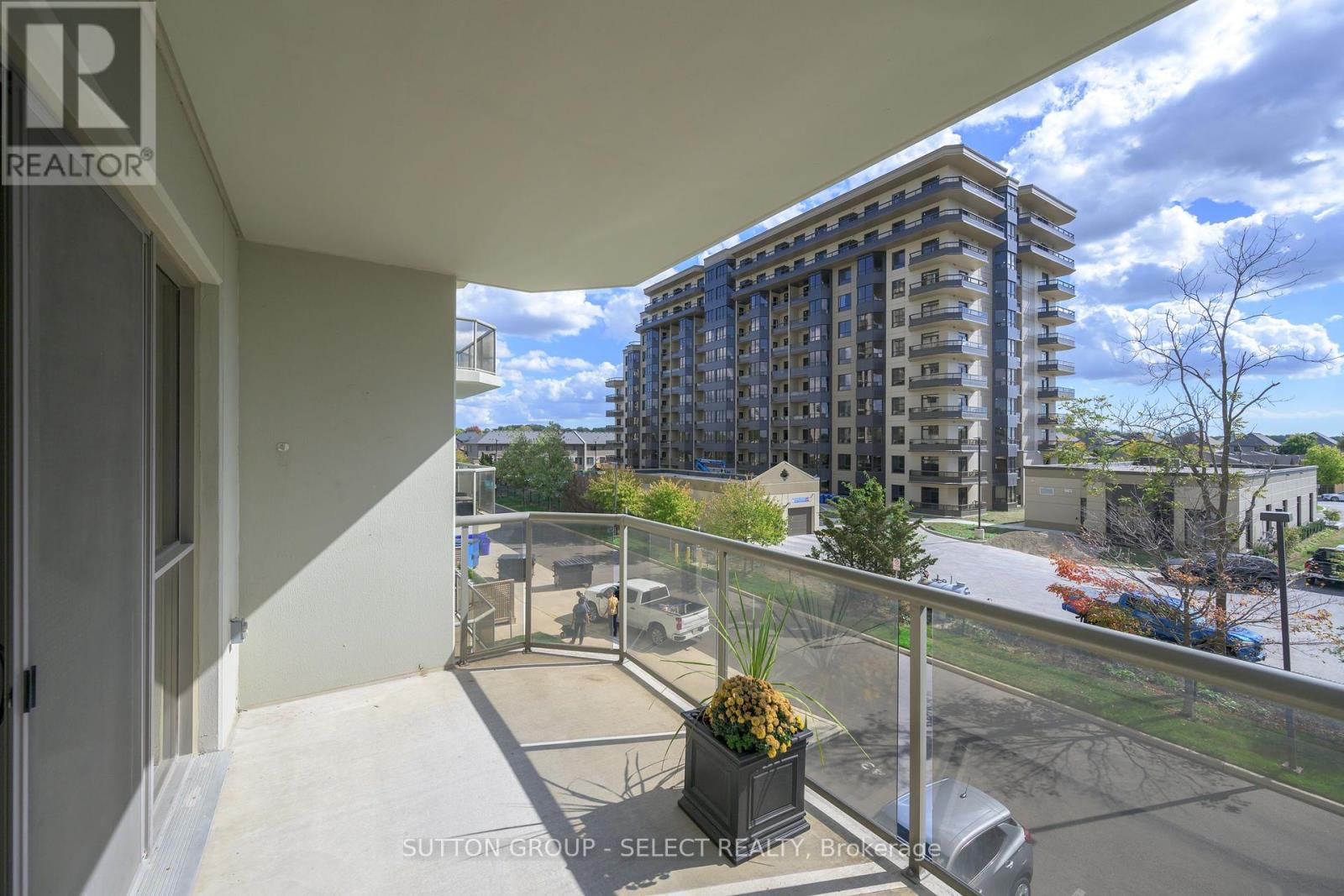 303 - 1030 Coronation Drive, London North (North I), Ontario  N6G 0G5 - Photo 8 - X12450141