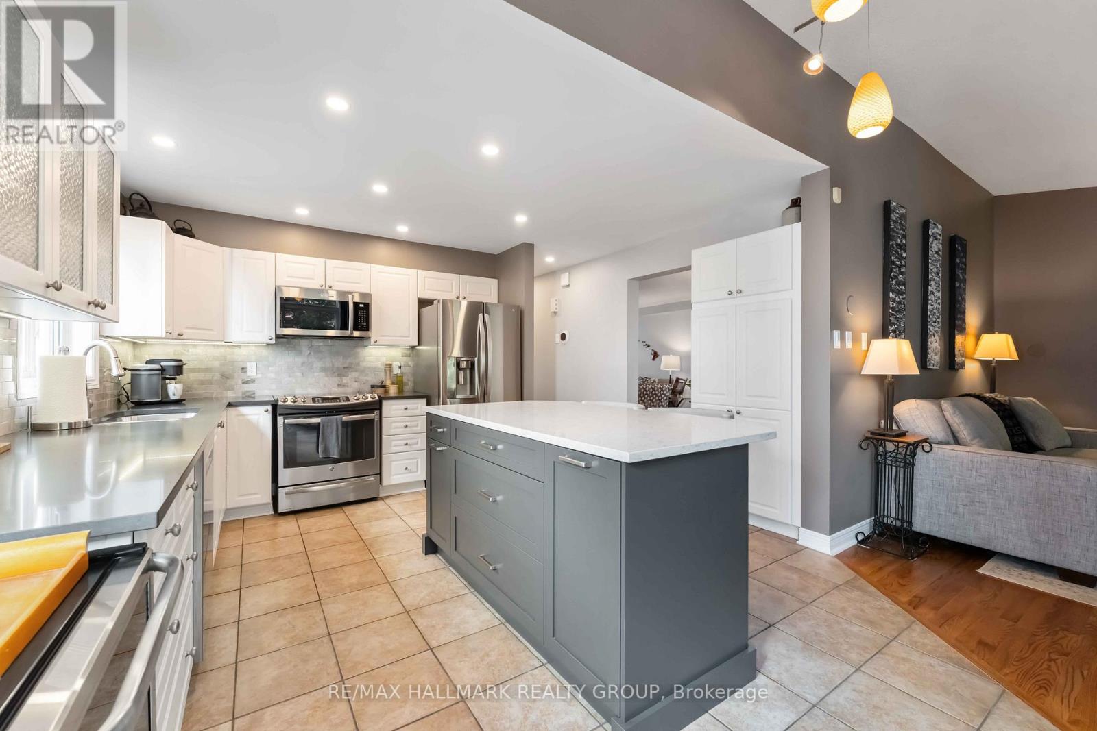 91 Borealis Crescent, Ottawa, Ontario  K1K 4T6 - Photo 11 - X12450109