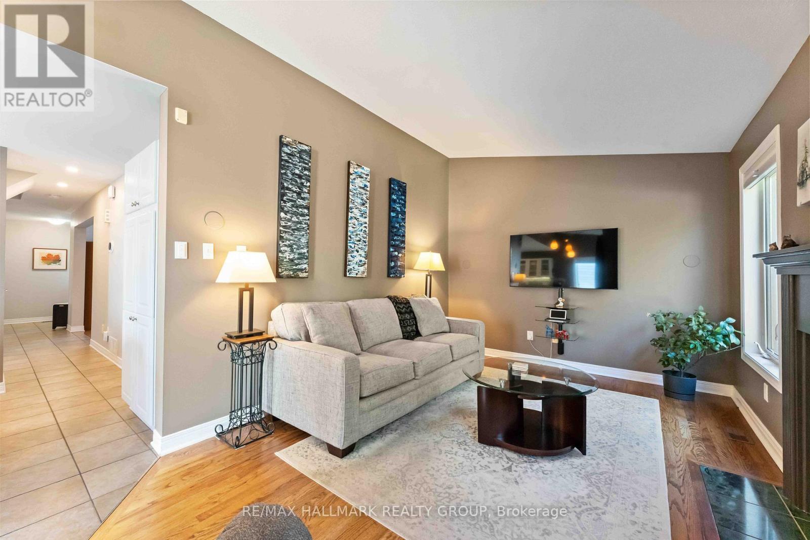 91 Borealis Crescent, Ottawa, Ontario  K1K 4T6 - Photo 14 - X12450109