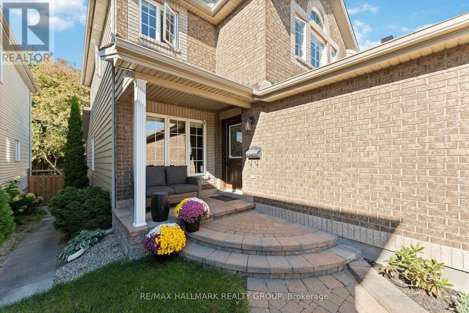 91 Borealis Crescent, Ottawa, Ontario  K1K 4T6 - Photo 2 - X12450109