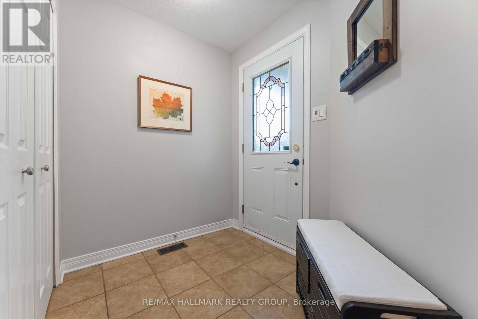 91 Borealis Crescent, Ottawa, Ontario  K1K 4T6 - Photo 3 - X12450109