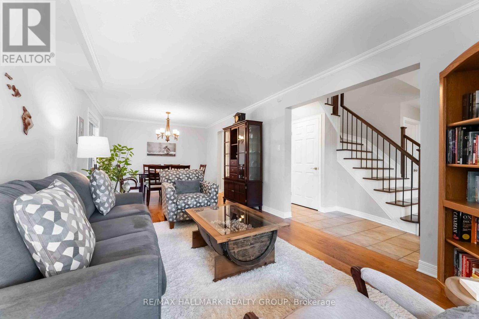 91 Borealis Crescent, Ottawa, Ontario  K1K 4T6 - Photo 5 - X12450109
