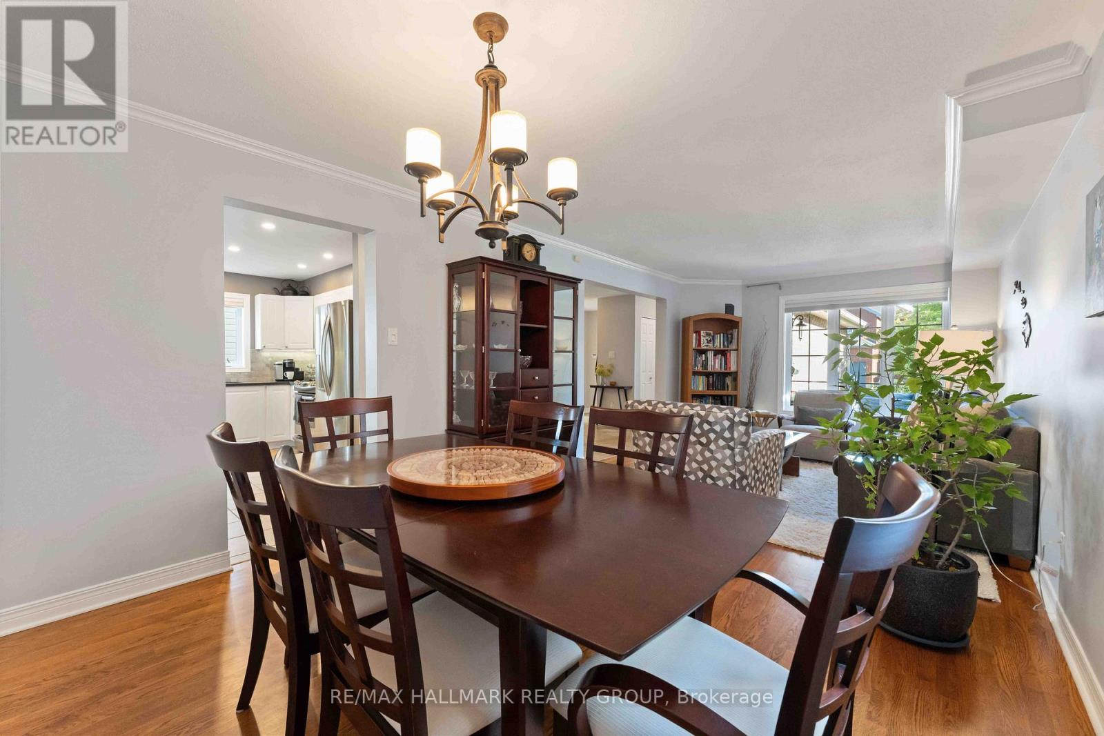 91 Borealis Crescent, Ottawa, Ontario  K1K 4T6 - Photo 8 - X12450109