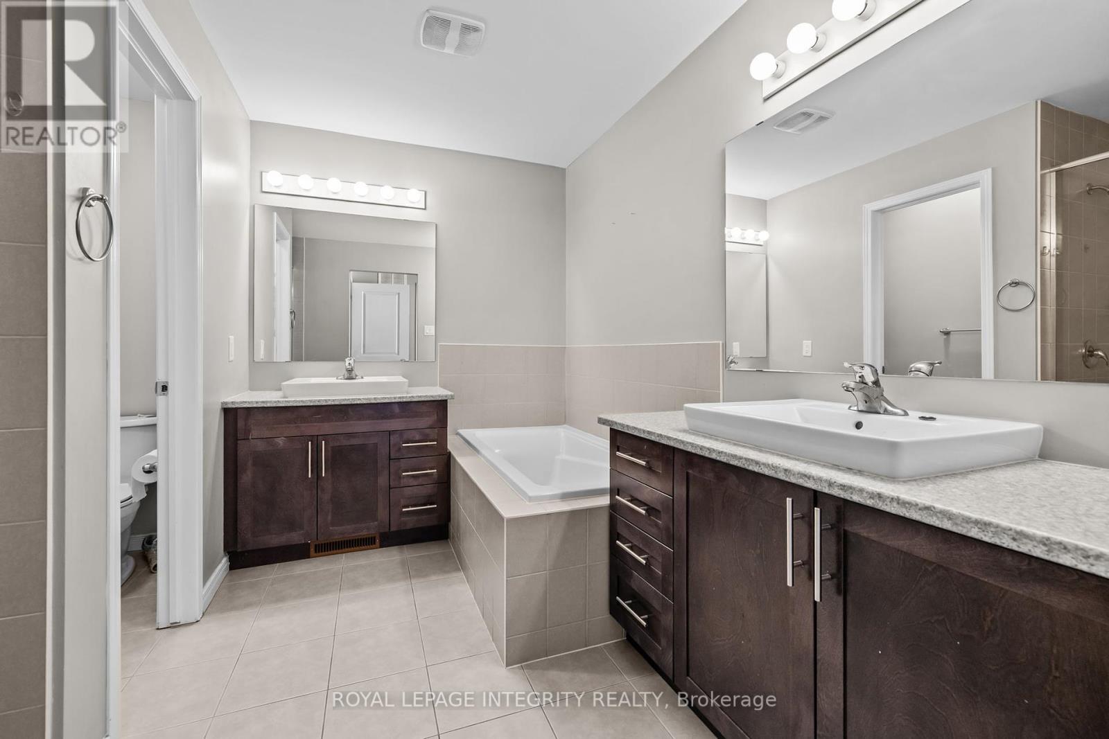 14 Hackney Private, Ottawa, Ontario  K2V 0K8 - Photo 18 - X12450135