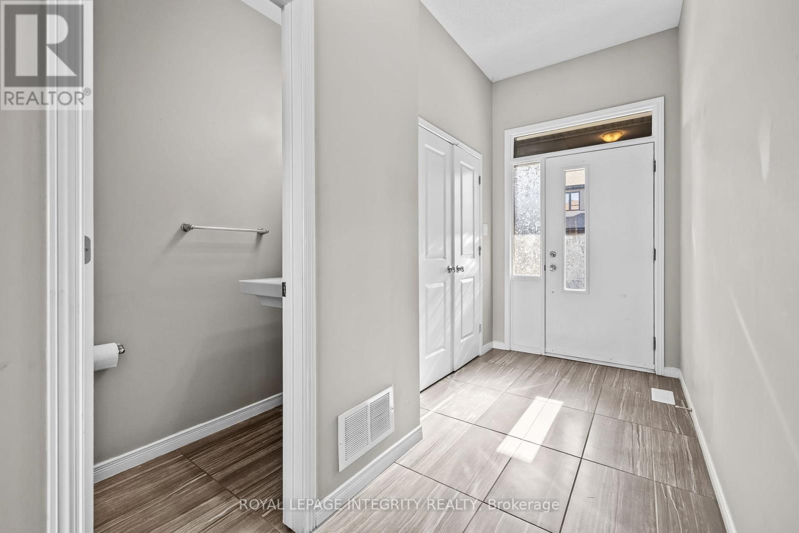 14 Hackney Private, Ottawa, Ontario  K2V 0K8 - Photo 2 - X12450135