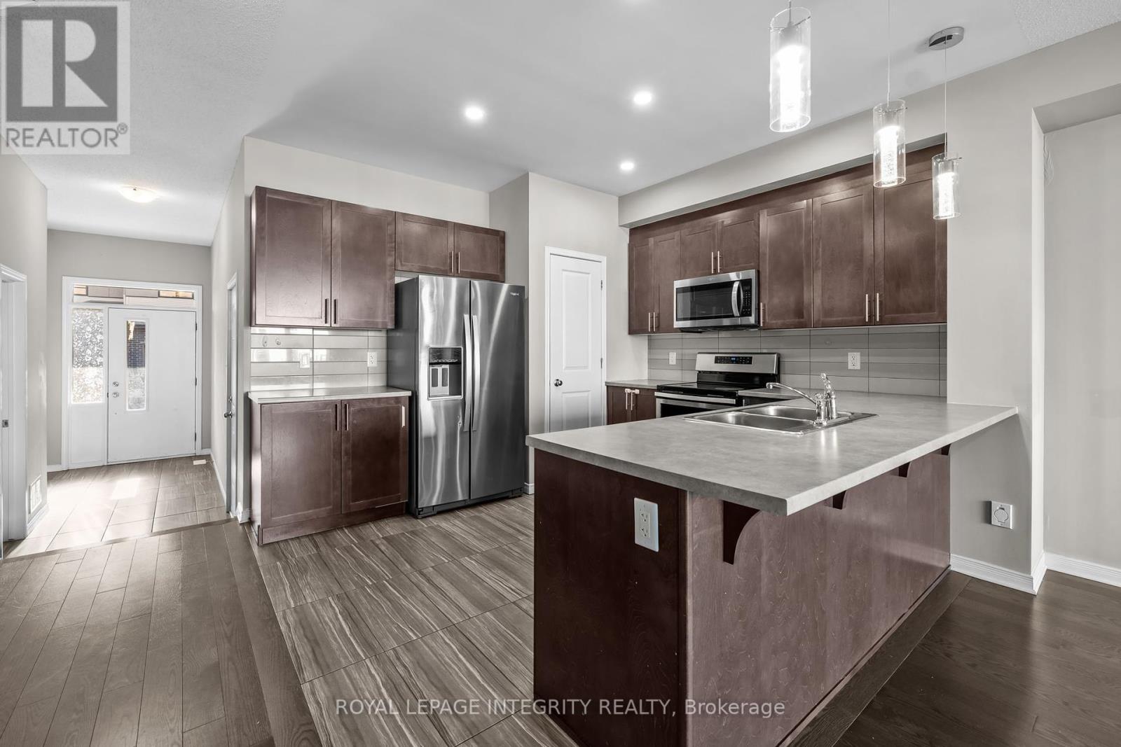 14 Hackney Private, Ottawa, Ontario  K2V 0K8 - Photo 6 - X12450135