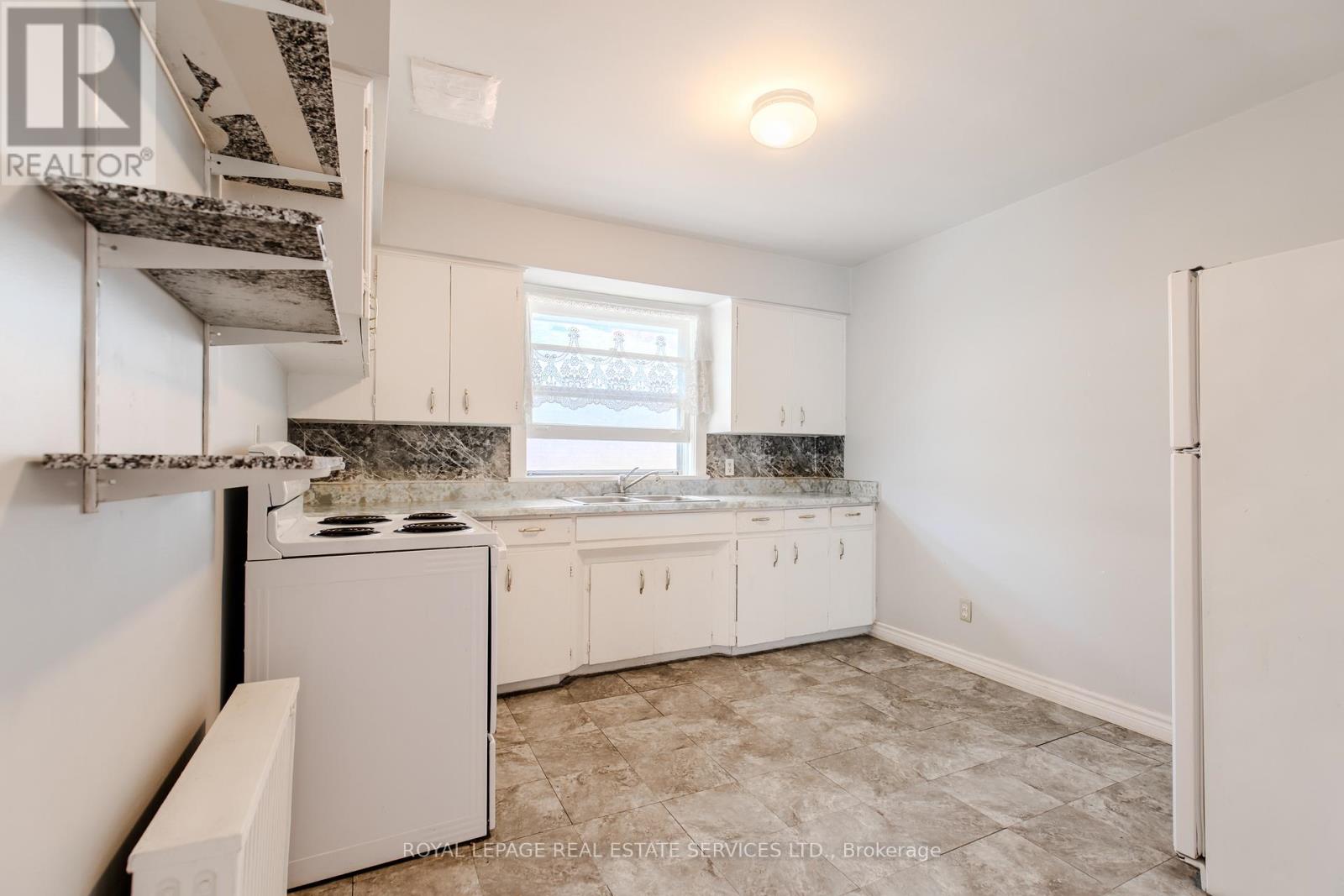 20 Park Boulevard, Toronto, Ontario  M8W 1G7 - Photo 14 - W12448691