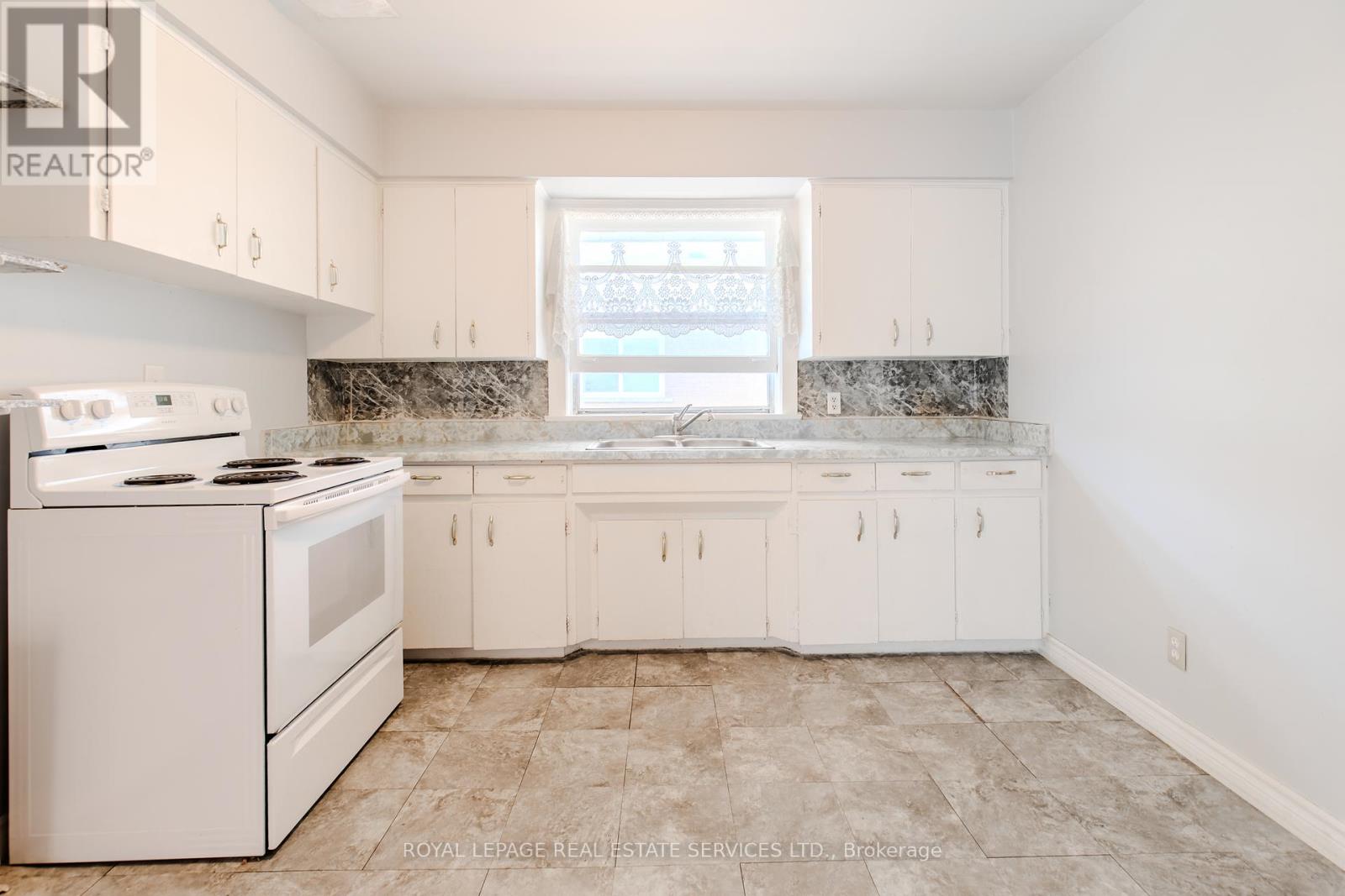 20 Park Boulevard, Toronto, Ontario  M8W 1G7 - Photo 15 - W12448691