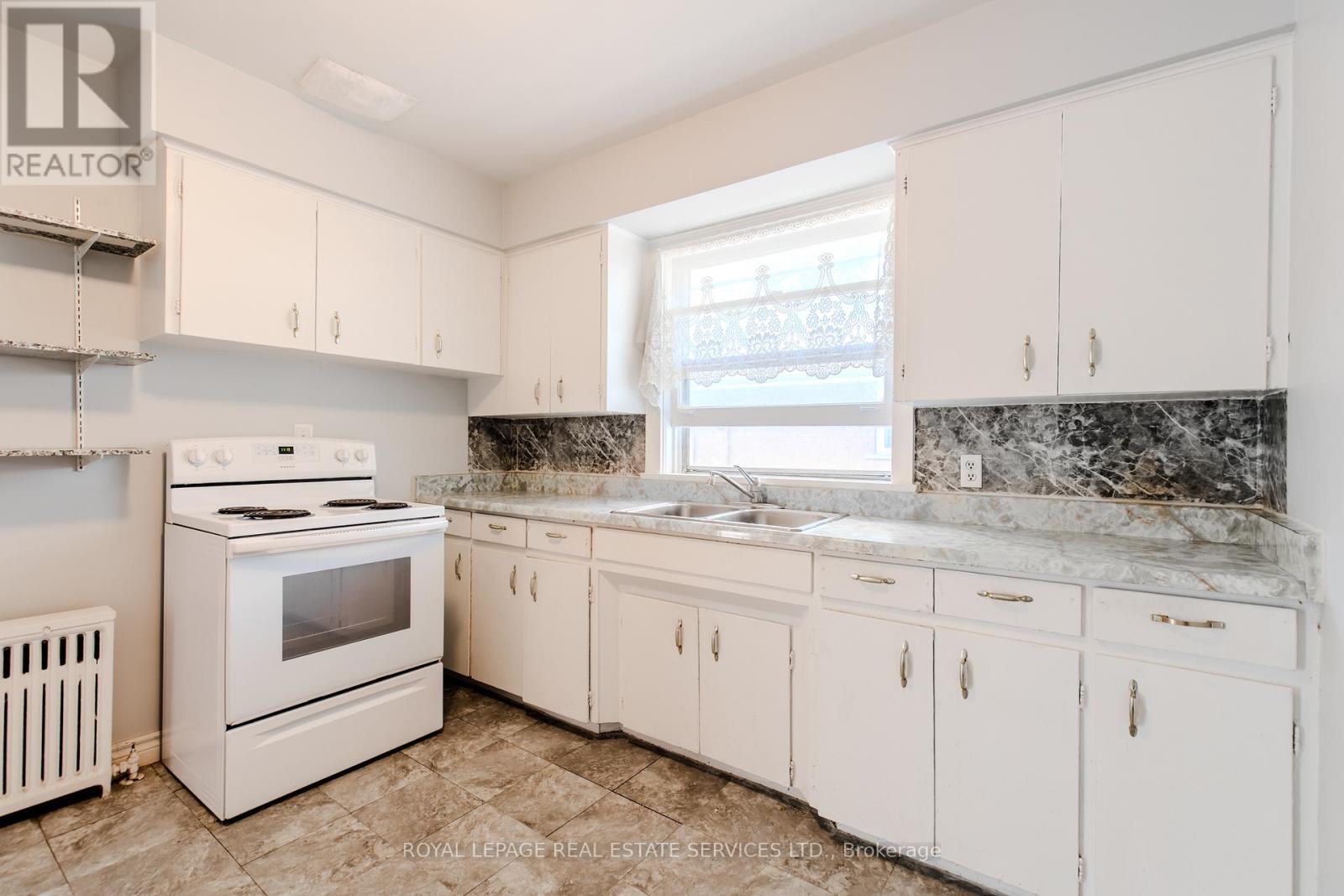 20 Park Boulevard, Toronto, Ontario  M8W 1G7 - Photo 16 - W12448691