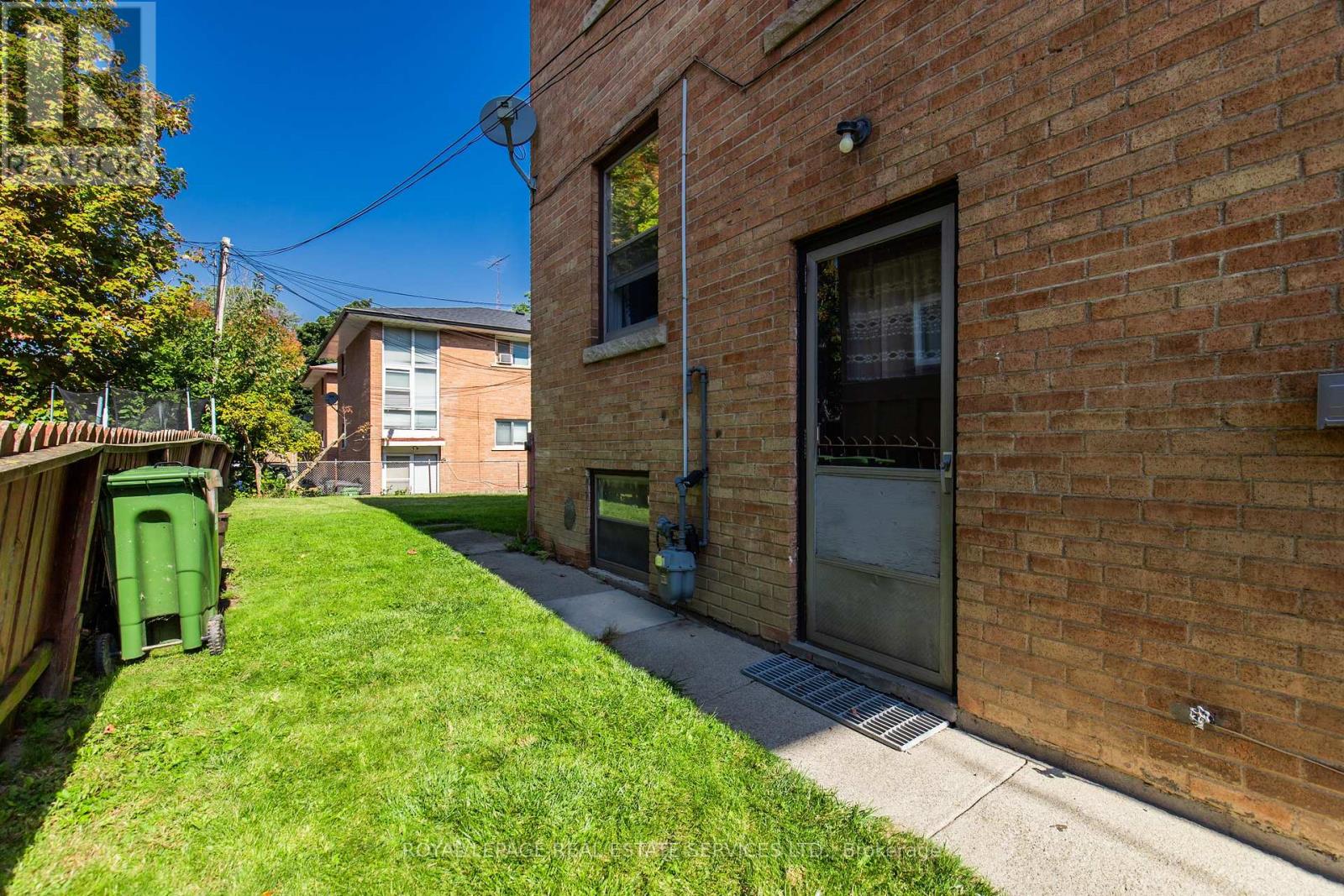 20 Park Boulevard, Toronto, Ontario  M8W 1G7 - Photo 29 - W12448691