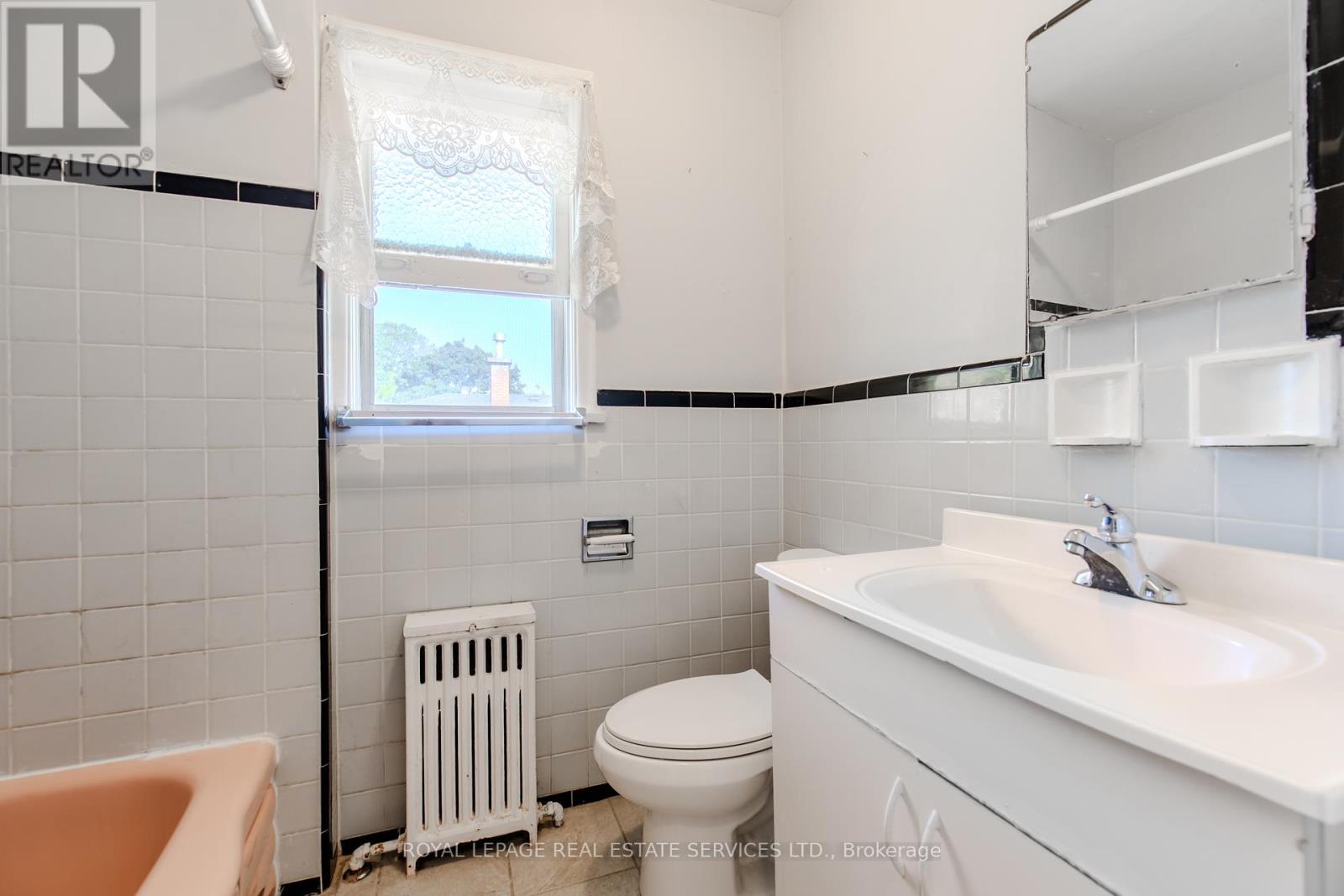 20 Park Boulevard, Toronto, Ontario  M8W 1G7 - Photo 27 - W12448691