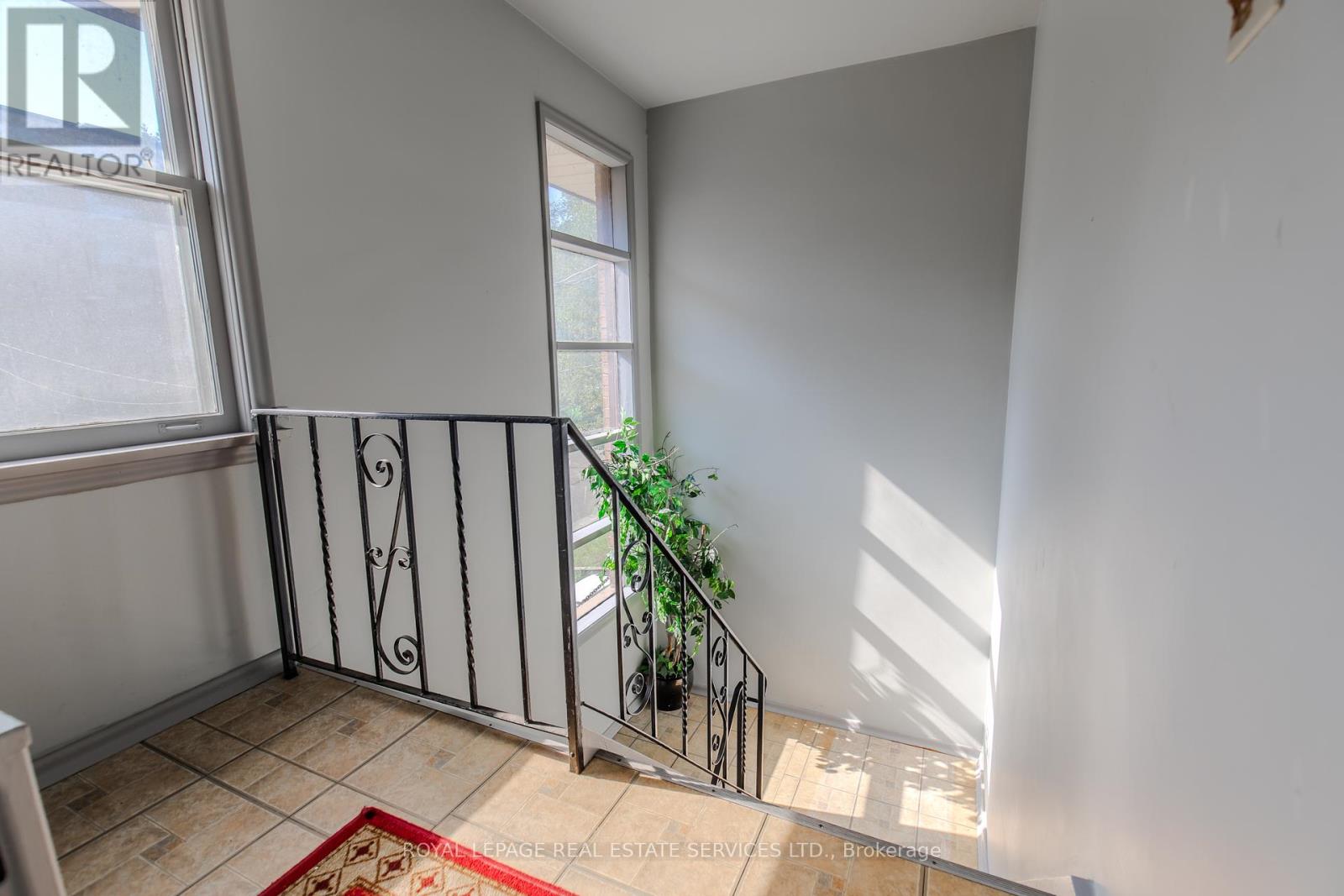 20 Park Boulevard, Toronto, Ontario  M8W 1G7 - Photo 6 - W12448691