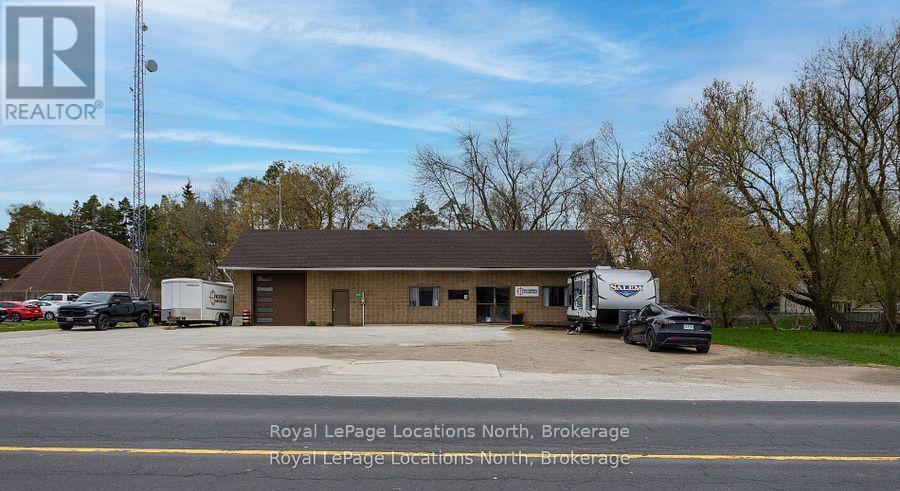 5206 County Rd 9 Road, Clearview, Ontario  L0M 1N0 - Photo 1 - S12450212