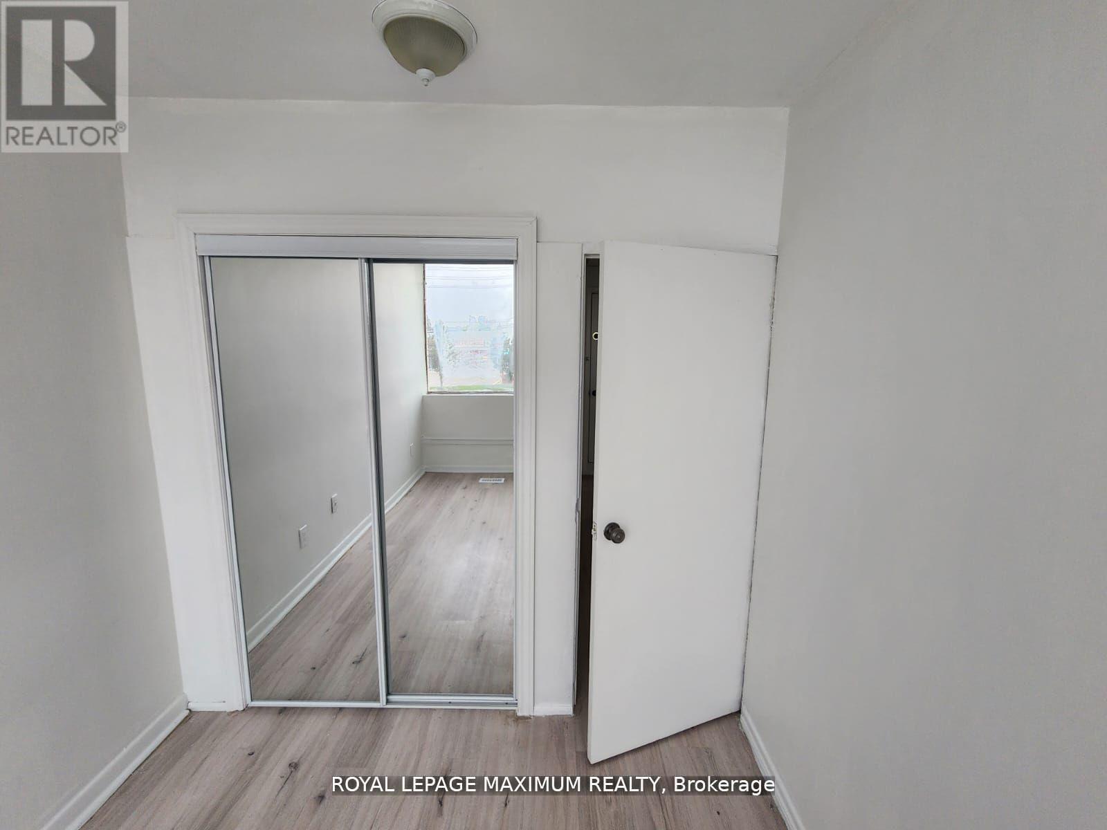 827 Albion Road, Toronto, Ontario  M9V 1H2 - Photo 4 - W12450048