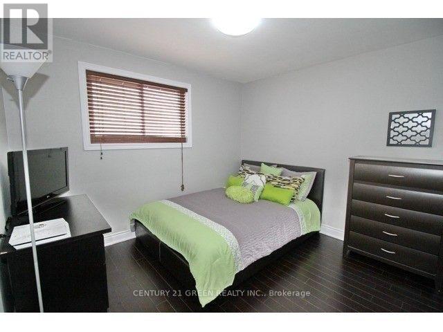(Main) - 92 Kingsmere Crescent, Brampton, Ontario  L6X 1Z4 - Photo 10 - W12450055