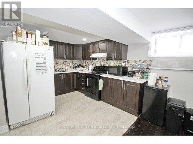 (Main) - 92 Kingsmere Crescent, Brampton, Ontario  L6X 1Z4 - Photo 13 - W12450055