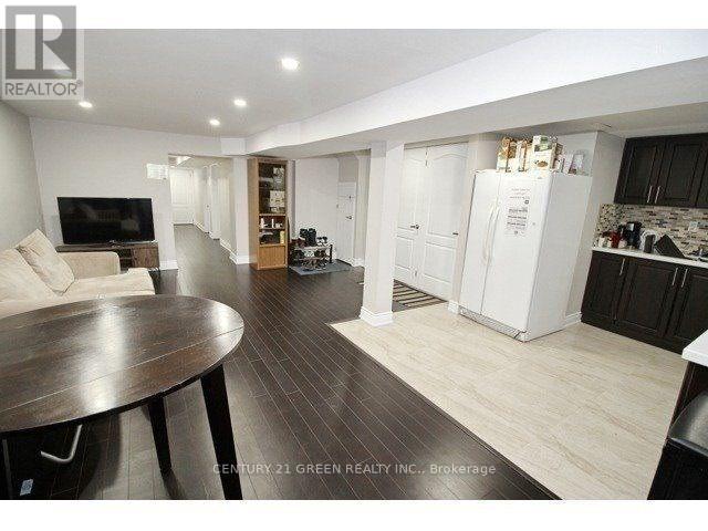 (Main) - 92 Kingsmere Crescent, Brampton, Ontario  L6X 1Z4 - Photo 14 - W12450055