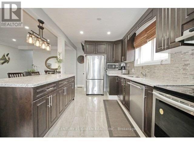(Main) - 92 Kingsmere Crescent, Brampton, Ontario  L6X 1Z4 - Photo 2 - W12450055