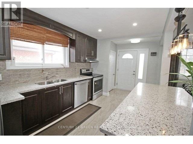 (Main) - 92 Kingsmere Crescent, Brampton, Ontario  L6X 1Z4 - Photo 3 - W12450055