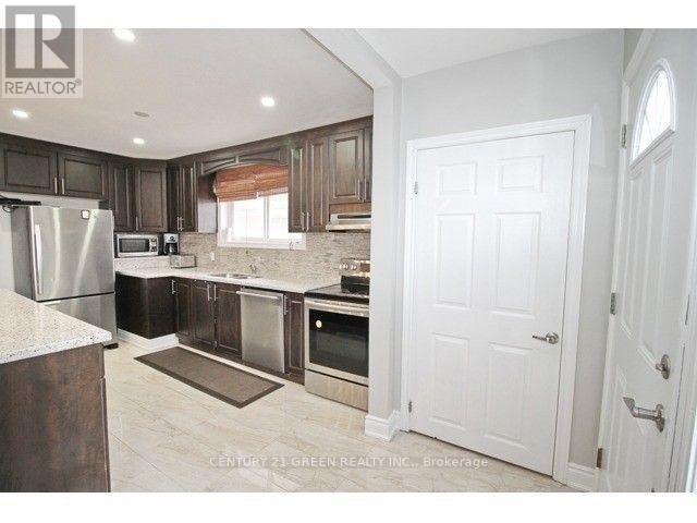 (Main) - 92 Kingsmere Crescent, Brampton, Ontario  L6X 1Z4 - Photo 4 - W12450055