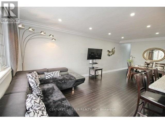 (Main) - 92 Kingsmere Crescent, Brampton, Ontario  L6X 1Z4 - Photo 5 - W12450055