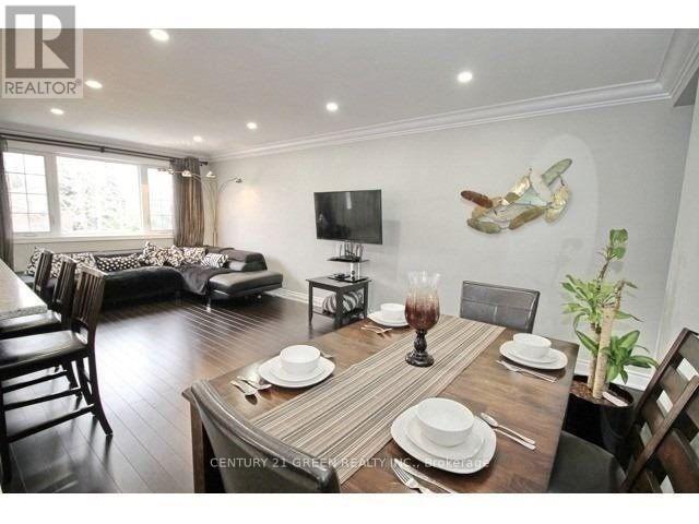 (Main) - 92 Kingsmere Crescent, Brampton, Ontario  L6X 1Z4 - Photo 6 - W12450055