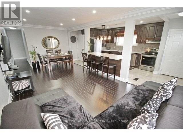 (Main) - 92 Kingsmere Crescent, Brampton, Ontario  L6X 1Z4 - Photo 7 - W12450055