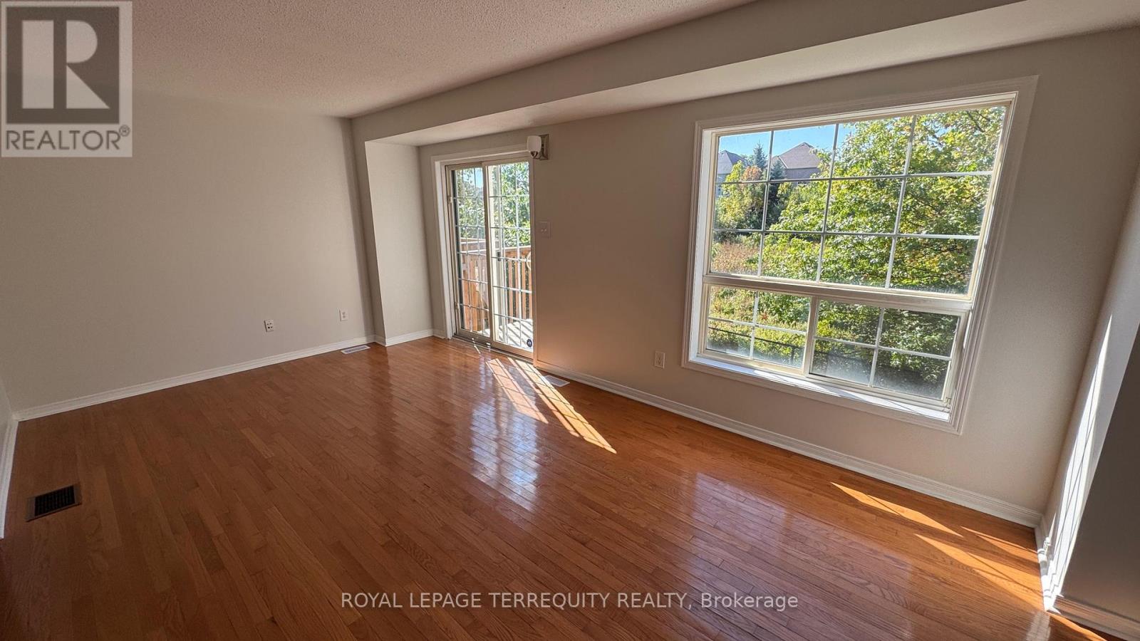 24 - 520 Novo Star Drive, Mississauga, Ontario  L5W 1X7 - Photo 8 - W12450057