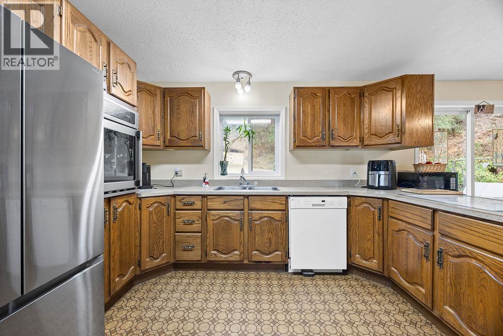 2429 Salmon River Road, Salmon Arm, British Columbia  V1E 4M1 - Photo 5 - 10364740