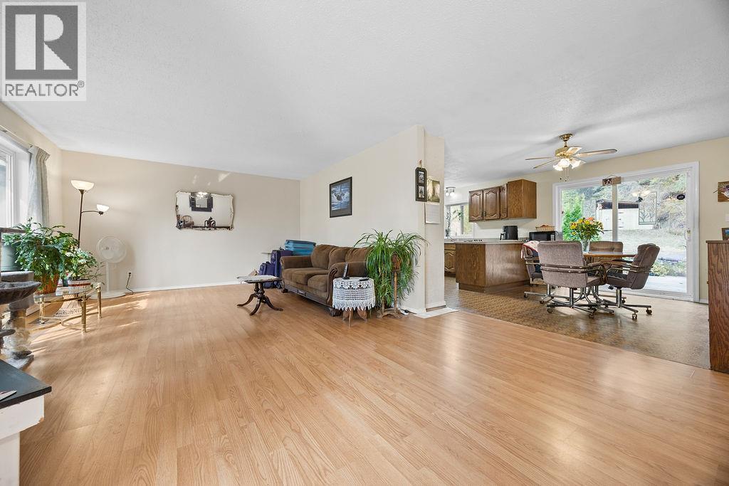 2429 Salmon River Road, Salmon Arm, British Columbia  V1E 4M1 - Photo 10 - 10364740