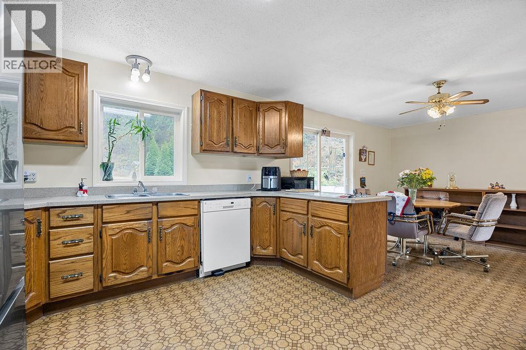 2429 Salmon River Road, Salmon Arm, British Columbia  V1E 4M1 - Photo 4 - 10364740
