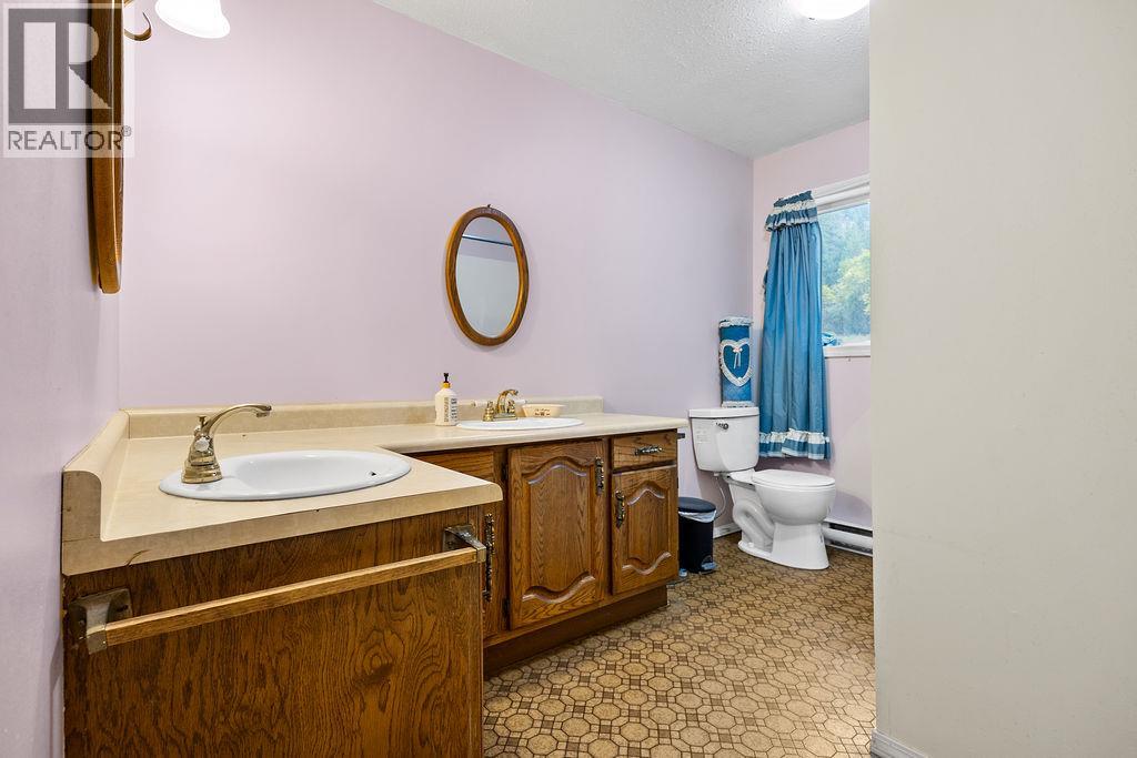 2429 Salmon River Road, Salmon Arm, British Columbia  V1E 4M1 - Photo 18 - 10364740