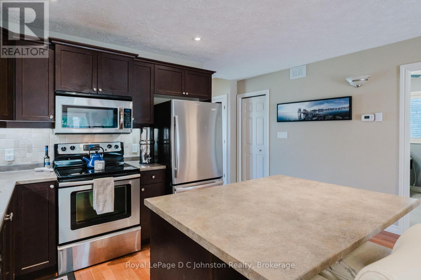 219 Stickel Street, Saugeen Shores, Ontario  N0H 2C1 - Photo 14 - X12450113