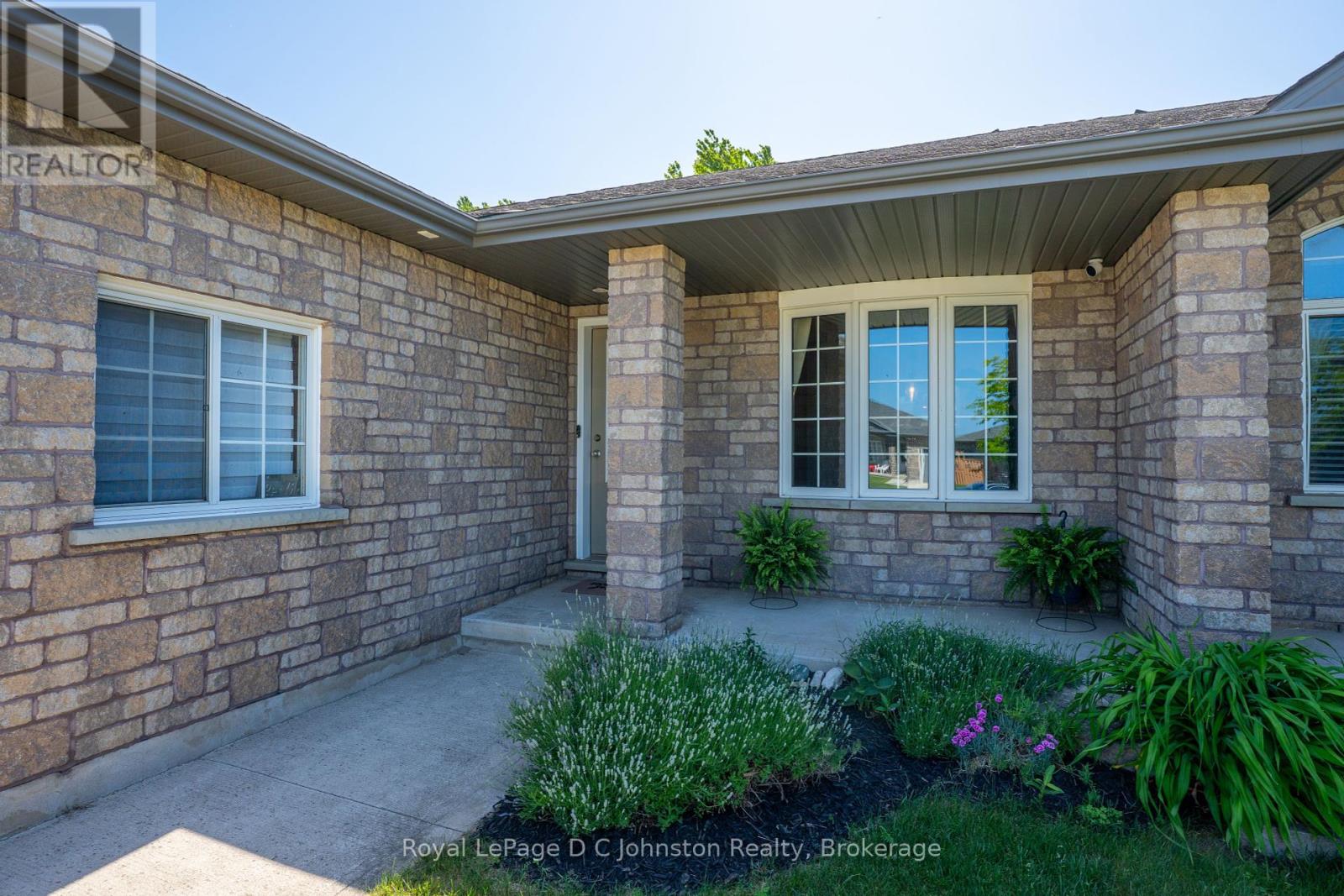 219 Stickel Street, Saugeen Shores, Ontario  N0H 2C1 - Photo 2 - X12450113