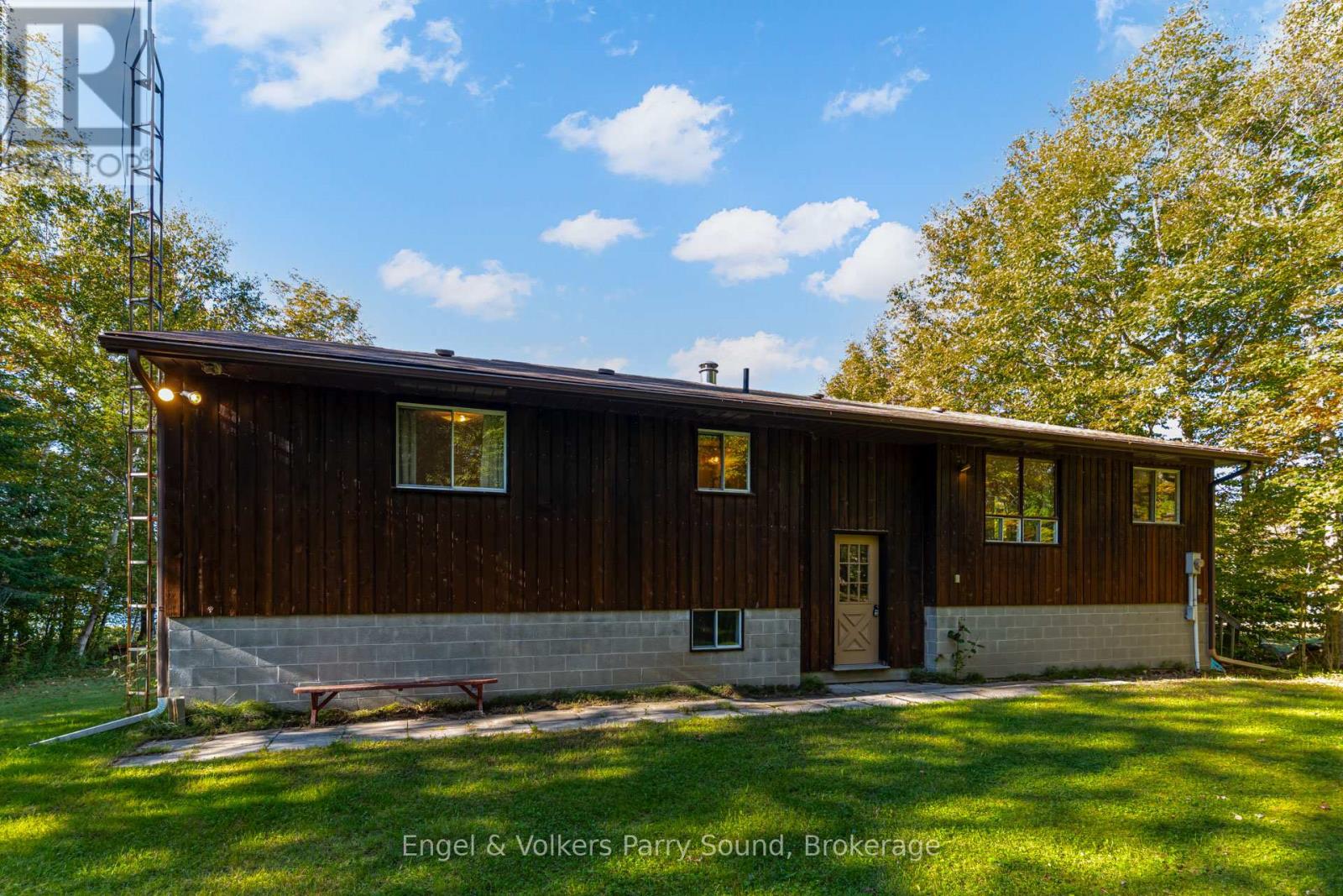 5 Beech Avenue, Carling, Ontario  P0G 1G0 - Photo 2 - X12450202