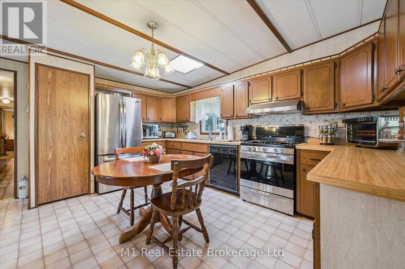 1 Grand Vista Drive, Wellington North, Ontario  N0G 2L0 - Photo 11 - X12450223