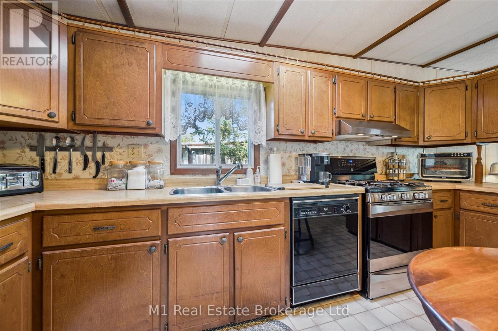1 Grand Vista Drive, Wellington North, Ontario  N0G 2L0 - Photo 13 - X12450223