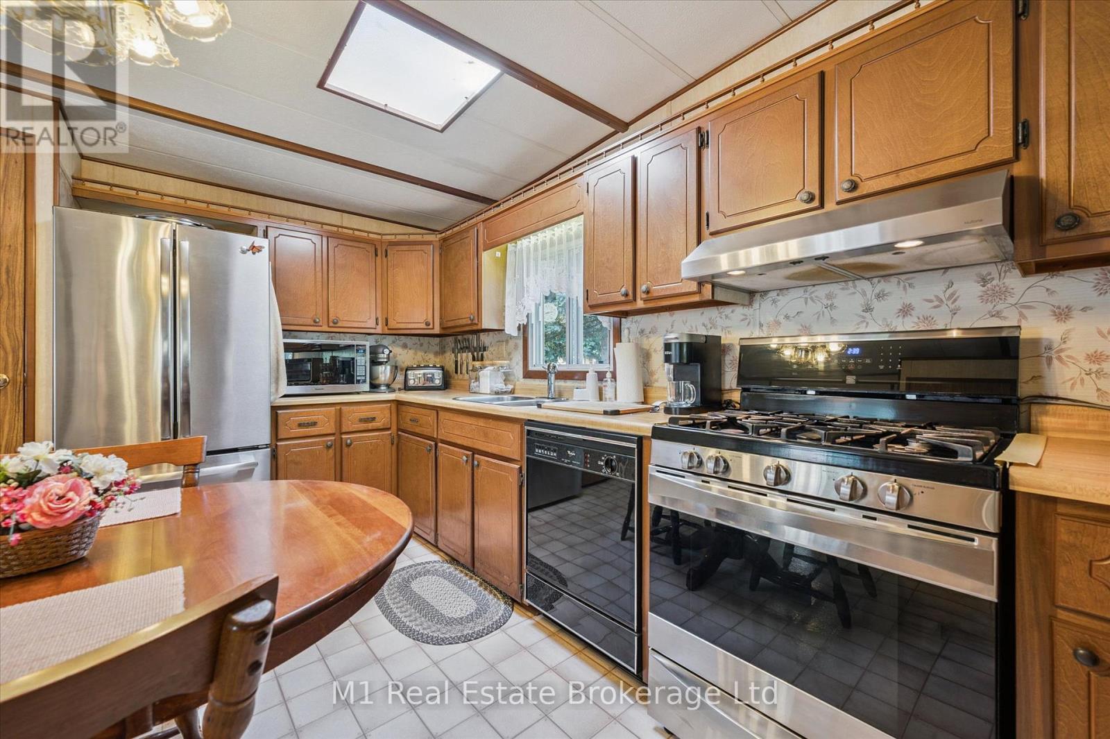 1 Grand Vista Drive, Wellington North, Ontario  N0G 2L0 - Photo 14 - X12450223