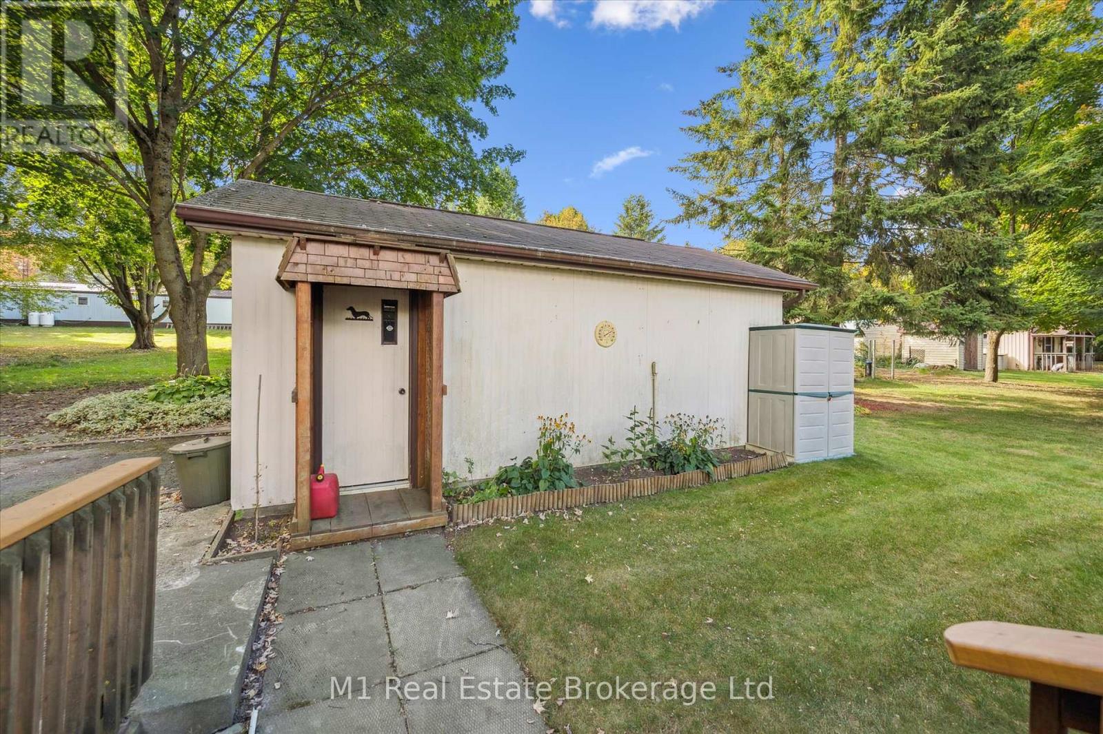 1 Grand Vista Drive, Wellington North, Ontario  N0G 2L0 - Photo 34 - X12450223