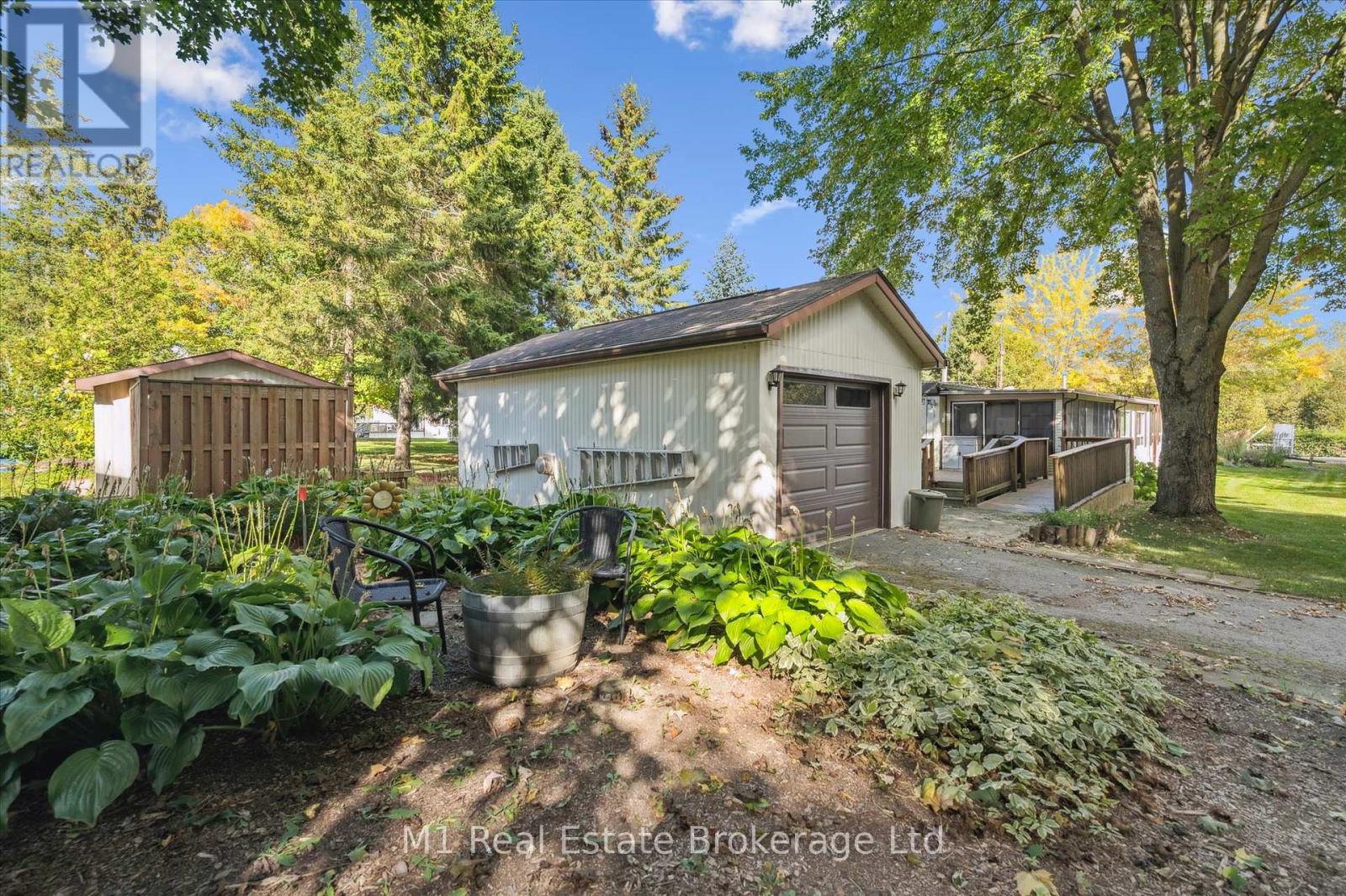 1 Grand Vista Drive, Wellington North, Ontario  N0G 2L0 - Photo 38 - X12450223
