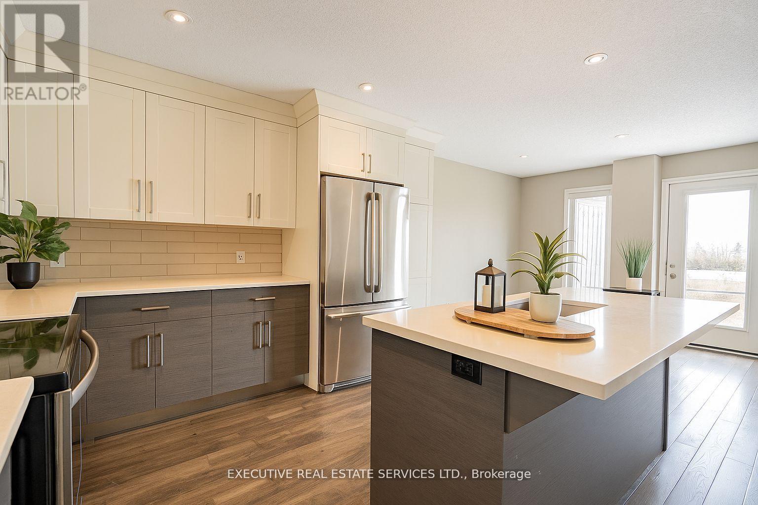 153 Fairfield Drive, Stratford, Ontario  N5A 6S2 - Photo 5 - X12450047