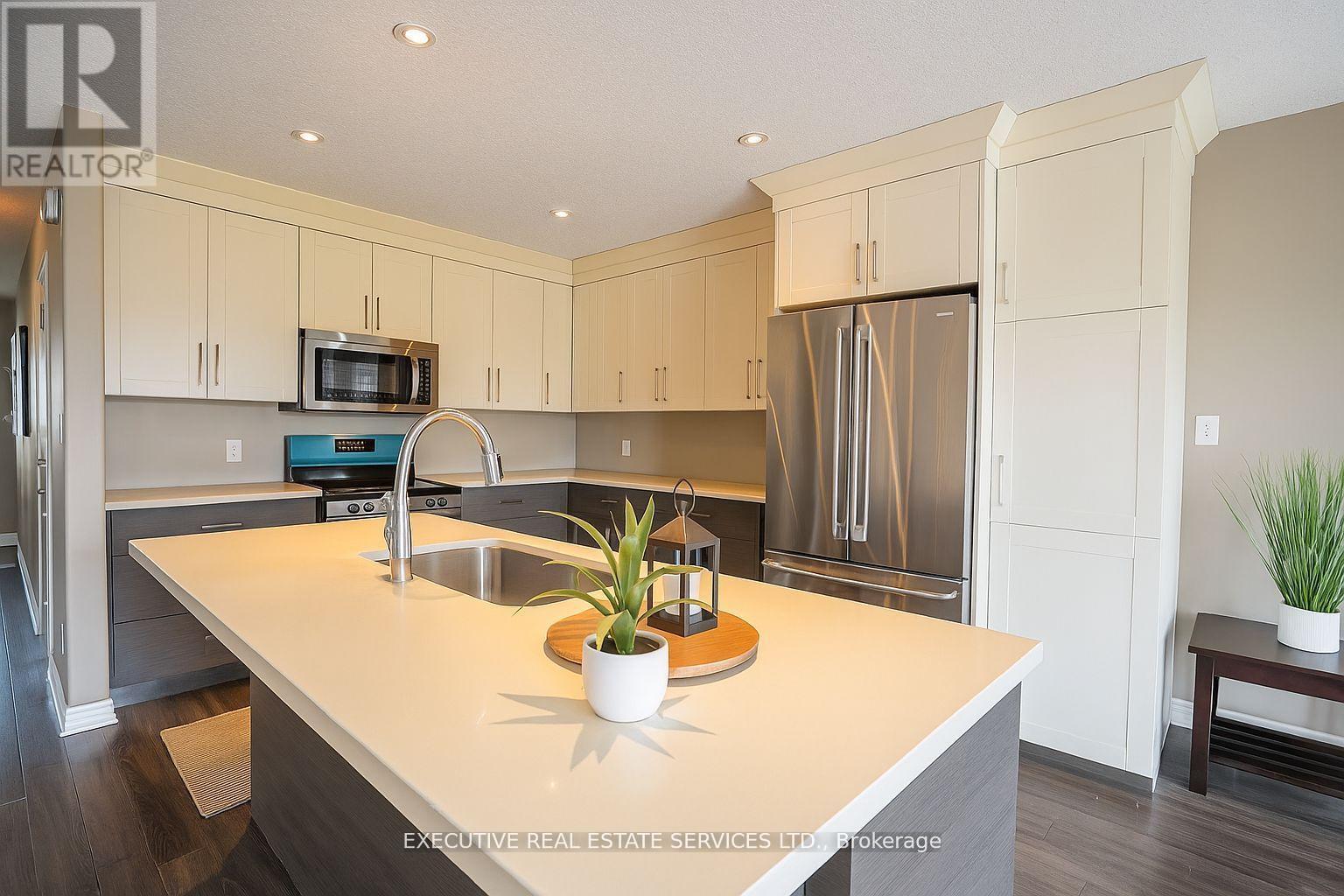 153 Fairfield Drive, Stratford, Ontario  N5A 6S2 - Photo 6 - X12450047